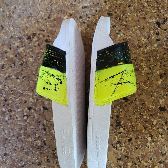 Mens Split Yellow Splatter Addias Slides - Picture 3 of 3
